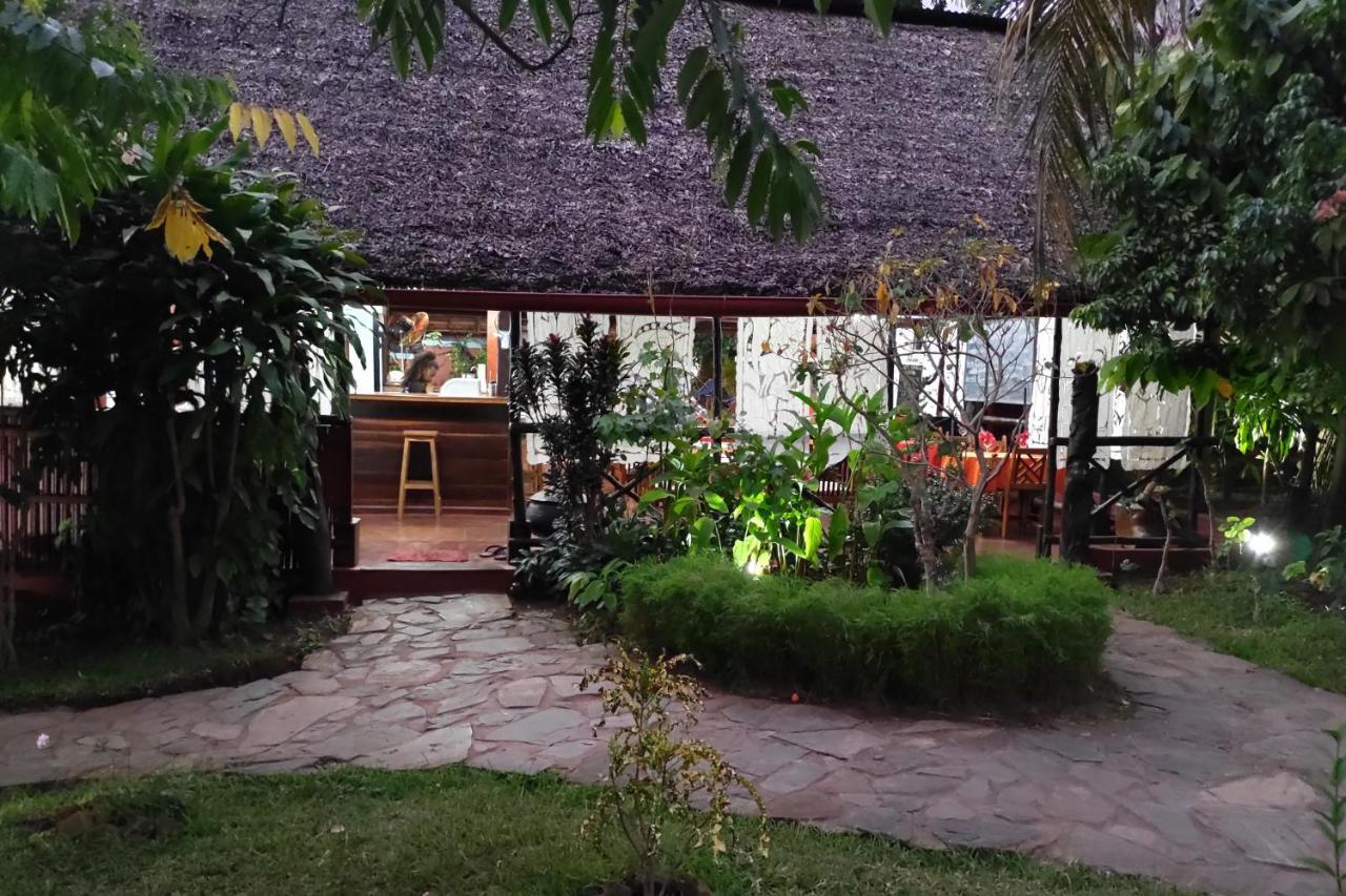 阿姆巴托洛阿卡 月光曲旅馆酒店 外观 照片